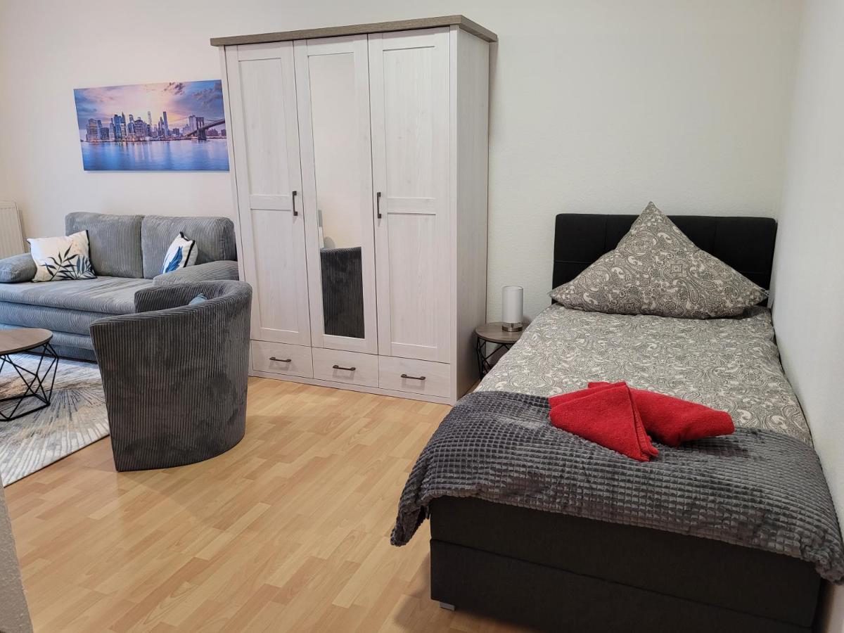 Wohnung In Oberhausen: Zentral & Ruhig, Eigener Eingang 오버하우젠 외부 사진