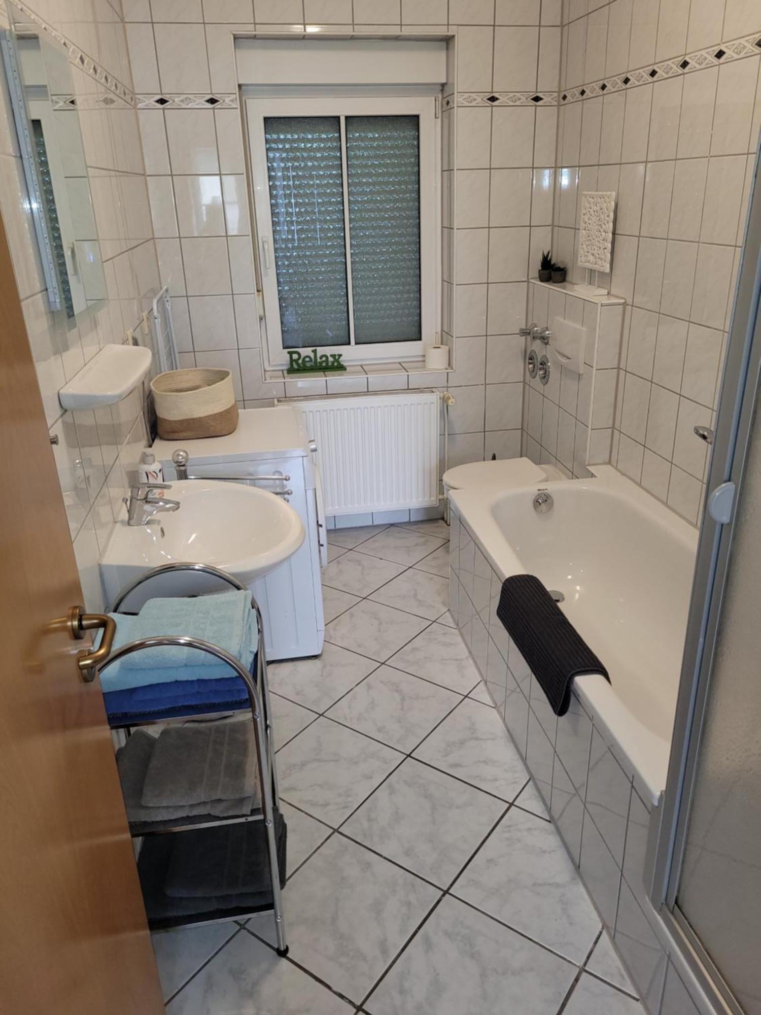 Wohnung In Oberhausen: Zentral & Ruhig, Eigener Eingang 오버하우젠 외부 사진