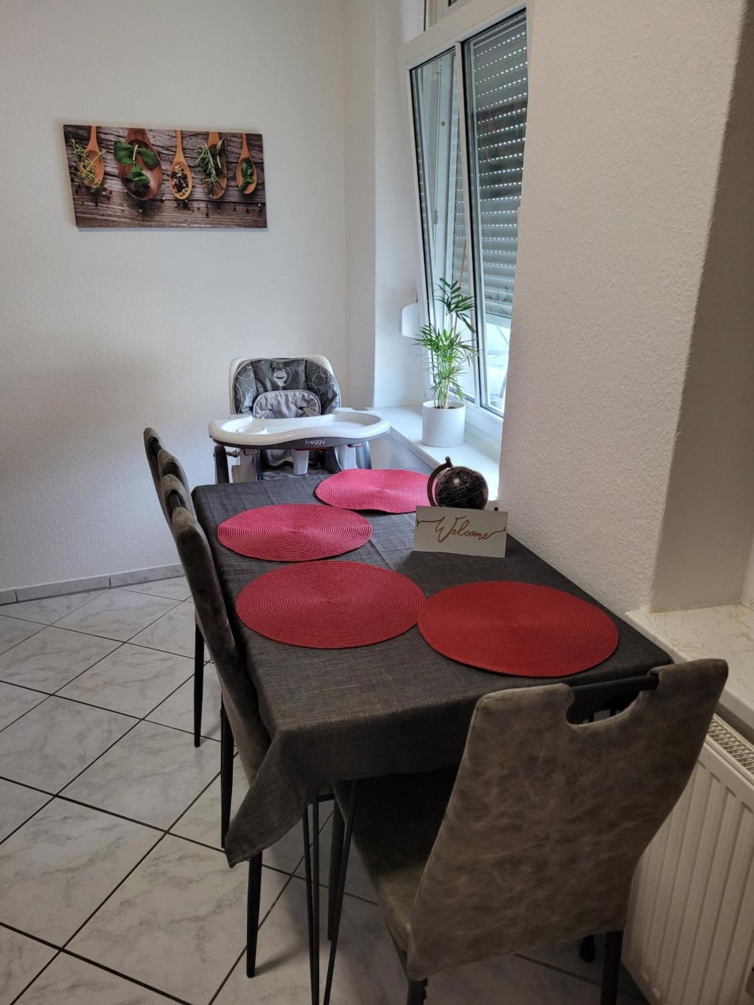 Wohnung In Oberhausen: Zentral & Ruhig, Eigener Eingang 오버하우젠 외부 사진
